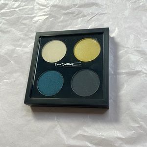 MAC Colour Added x4 Quad Eye Shadow Palette NEW